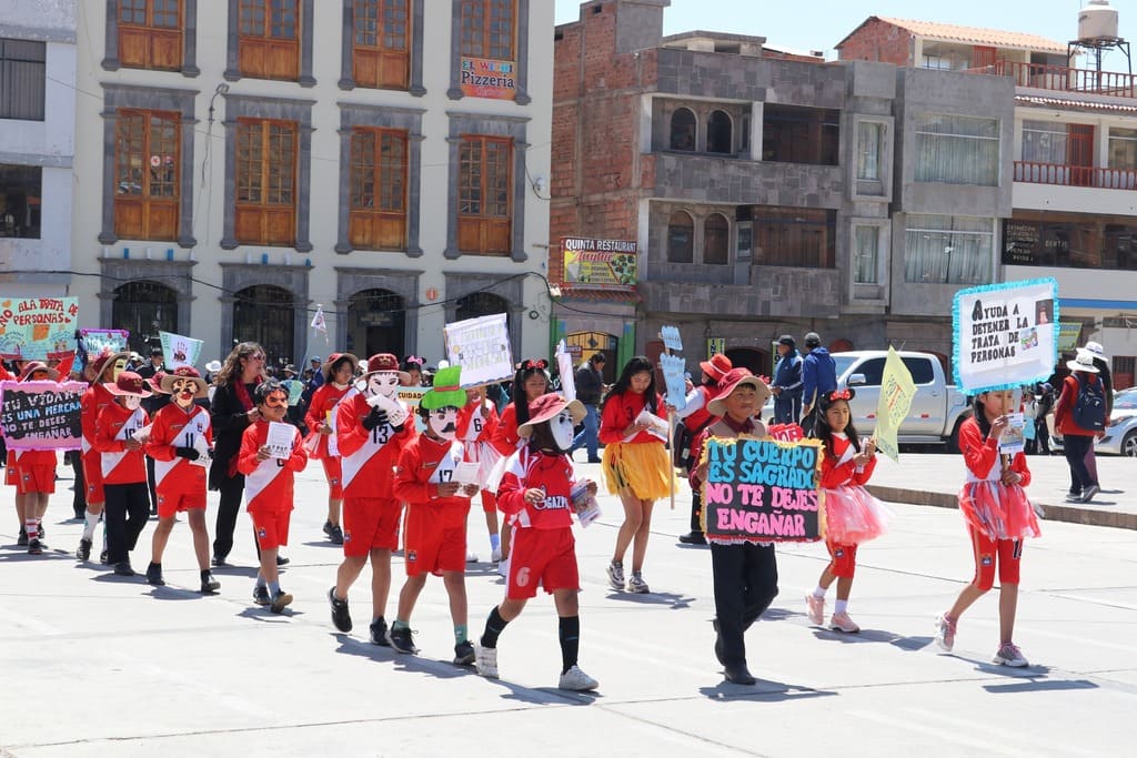 MARCHA DE SENSIBILIZACIÓN EN CONTRA DE LA TRATA DE PERSONAS